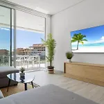 Vivi Homes - Dior Pool, Terrace & Sea View Apartament *