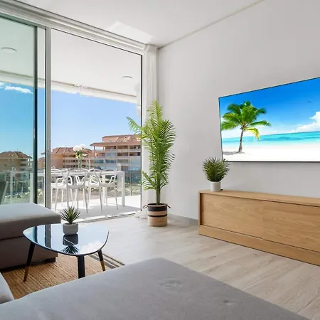 Vivi Homes - Dior Pool, Terrace & Sea View Lejlighed