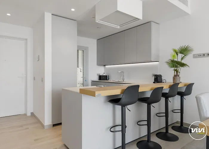 Vivi Homes - Dior Pool, Terrace & Sea View Appartement