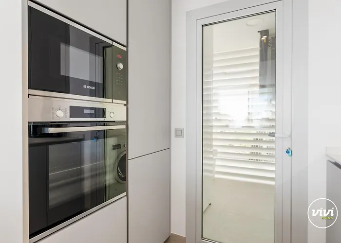 Vivi Homes - Dior Pool, Terrace & Sea View Appartement