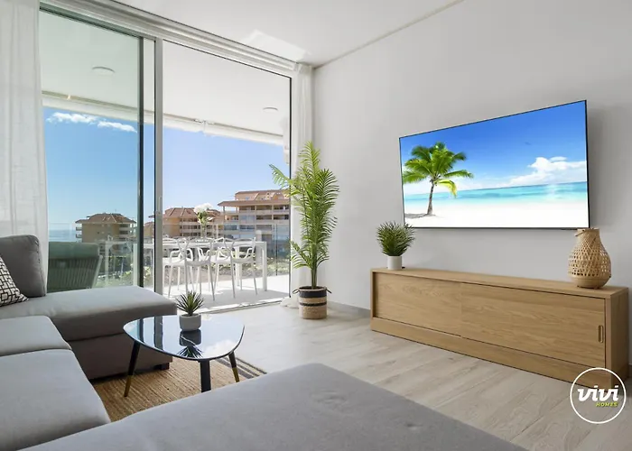 Vivi Homes - Dior Pool, Terrace & Sea View Appartement *