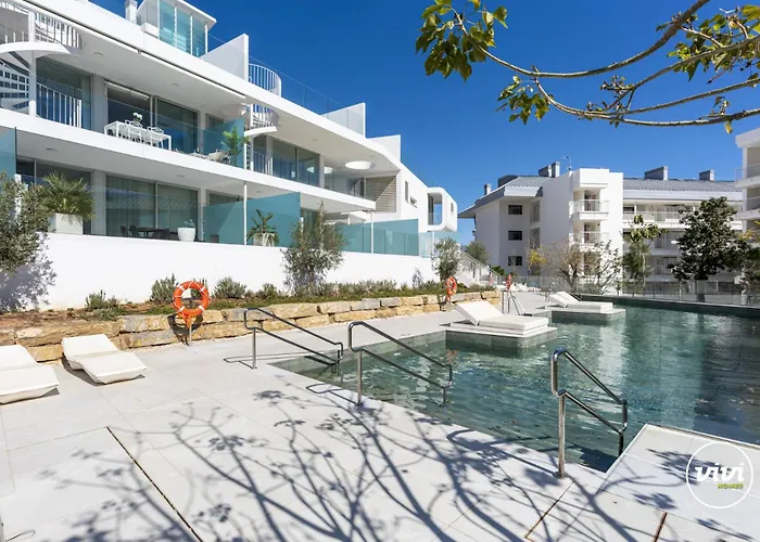 Vivi Homes - Dior Pool, Terrace & Sea View Appartement *