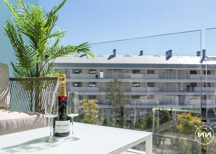 Vivi Homes - Dior Pool, Terrace & Sea View Appartement *