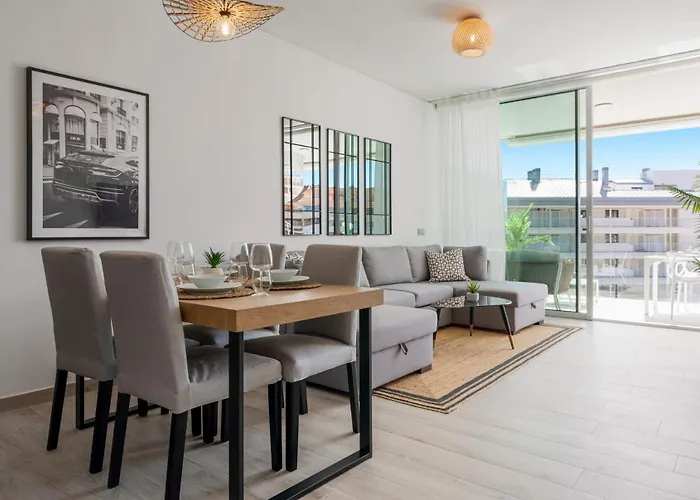 Vivi Homes - Dior Pool, Terrace & Sea View Appartement