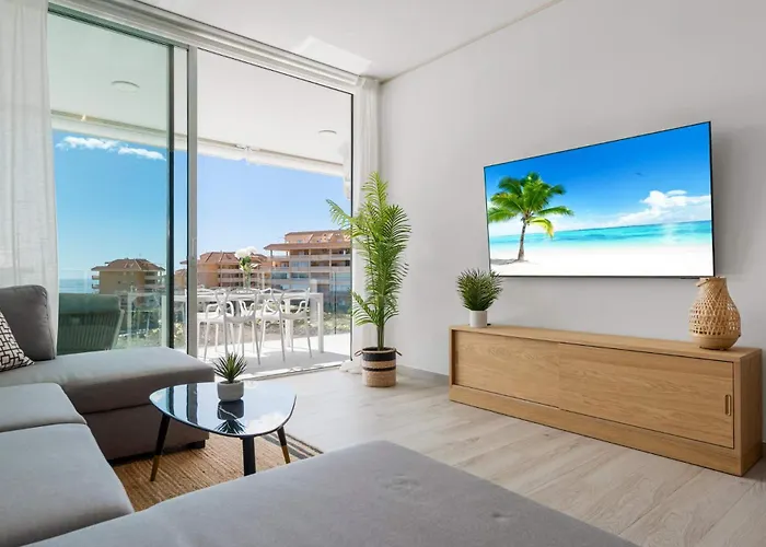 Vivi Homes - Dior Pool, Terrace & Sea View Appartement